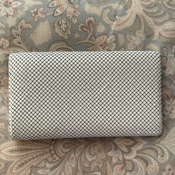 80's Vintage White Metal Chainmail Mesh Clutch 10”x6” - Picture 2 of 3